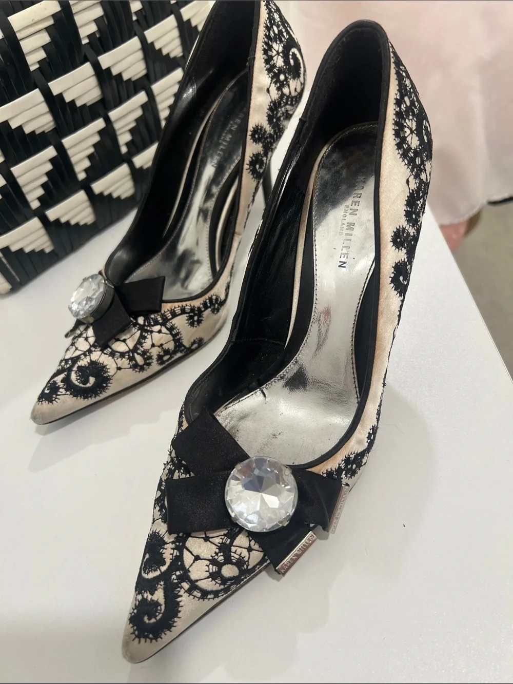 Karen Millen Pointed Toe Black and White Lace-Embroidered Women’s Pumps size 7.5